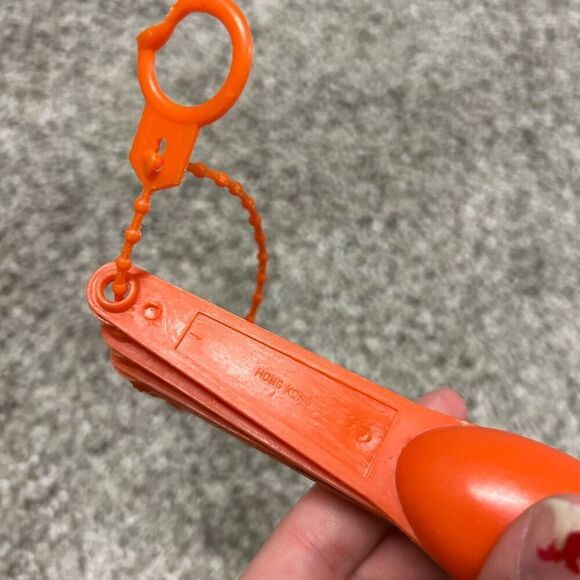 Vintage Plastic Orange Measuring Spoons Made in Hong Kong - Picture 5 of 8